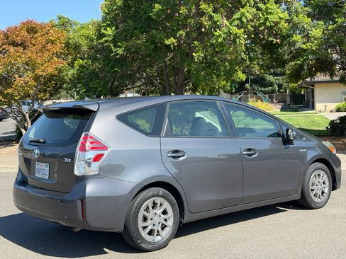 Used 2017 Toyota Prius V Two w/ Carpet Mat Package FWD image 3