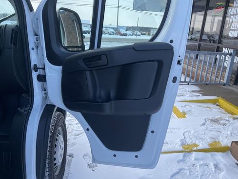 New 2025 RAM ProMaster 2500 w/ Premium Convenience Group FWD image 7