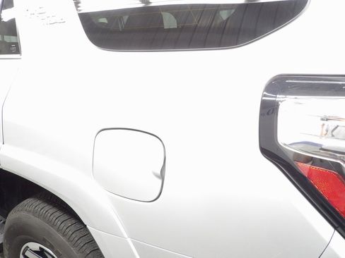 Used 2024 Toyota 4Runner TRD Off-Road Premium image 32