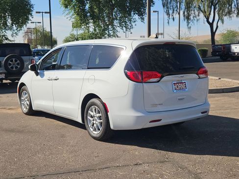 Used 2021 Chrysler Voyager LX image 8