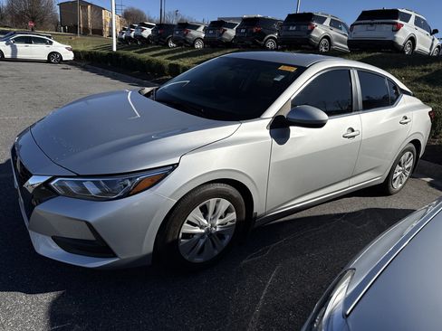 Used 2023 Nissan Sentra S image 5
