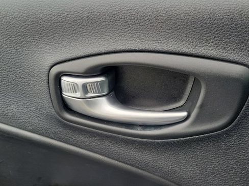 Used 2019 Jeep Compass Latitude FWD image 14