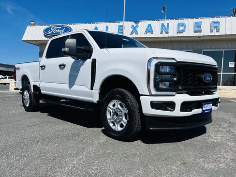 Used 2024 Ford F250 XL w/ STX Appearance Package AWD/4WD image 2