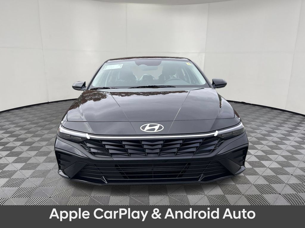 Certified 2026 Hyundai Elantra SE FWD image 3