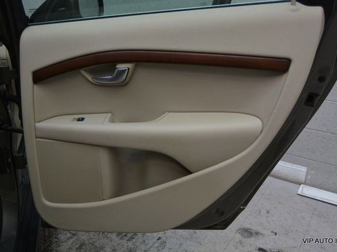 Used 2010 Volvo XC70 3.2 image 10