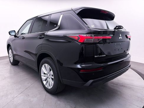 New 2026 Mitsubishi Outlander ES image 8