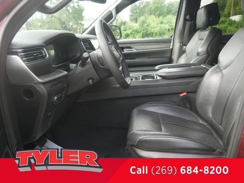 Used 2024 Jeep Wagoneer L Series II w/ Flexible Seating Group AWD/4WD image 35