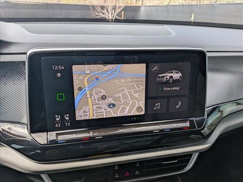 Certified 2024 Volkswagen Atlas Cross Sport SEL R-Line image 39