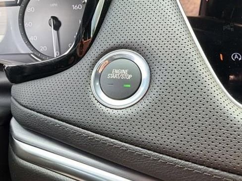 Used 2025 Cadillac XT5 Luxury w/ LPO, Floor Liner Package FWD image 18