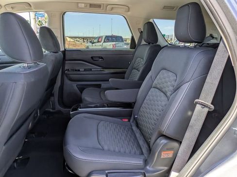 Certified 2023 Nissan Pathfinder SV w/ SV Premium Package FWD image 15