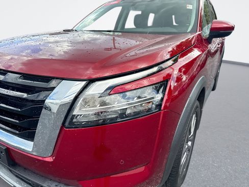 Used 2024 Nissan Pathfinder SL w/ SL Premium Package FWD image 10