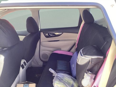 Used 2019 Nissan Rogue SV w/ Premium Package image 17