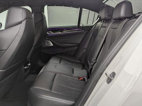 Used 2018 BMW M5 image 17