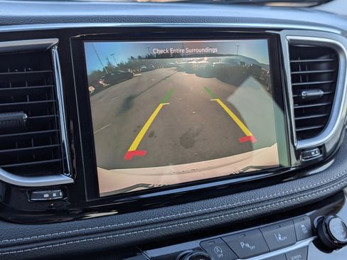 Used 2024 Chrysler Pacifica Limited image 19