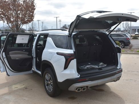 New 2026 Chevrolet Traverse LT w/ LPO, Floor Liner Package image 17