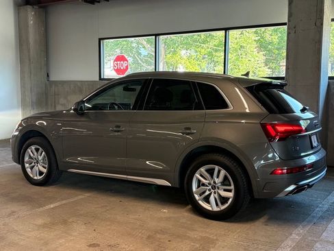 Used 2023 Audi Q5 2.0T Premium w/ Convenience Package AWD/4WD image 2
