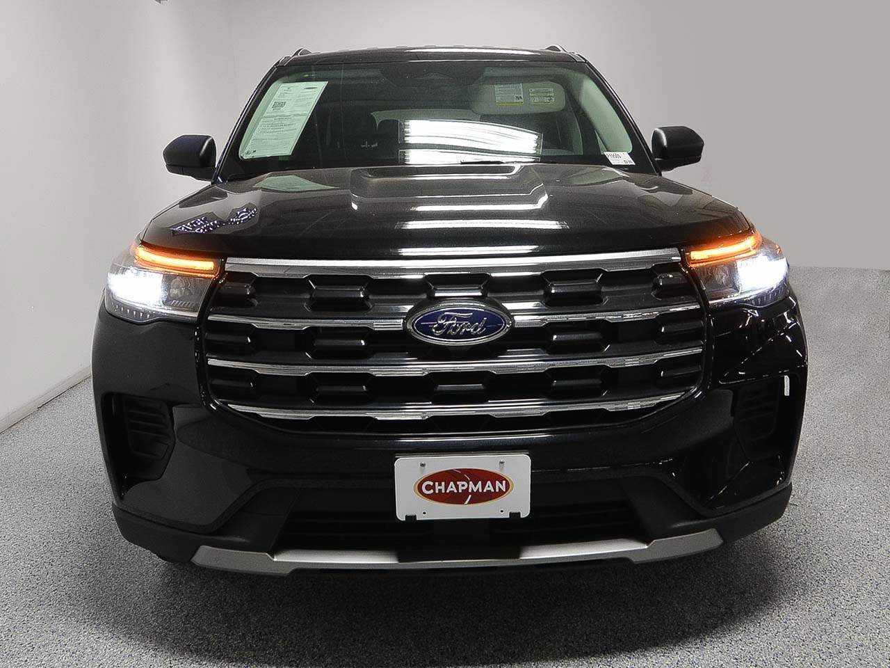 Used 2025 Ford Explorer Active AWD/4WD image 2