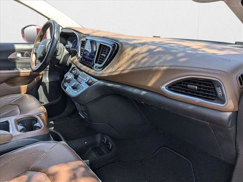 Used 2017 Chrysler Pacifica Limited w/ UConnect Theater Package image 15