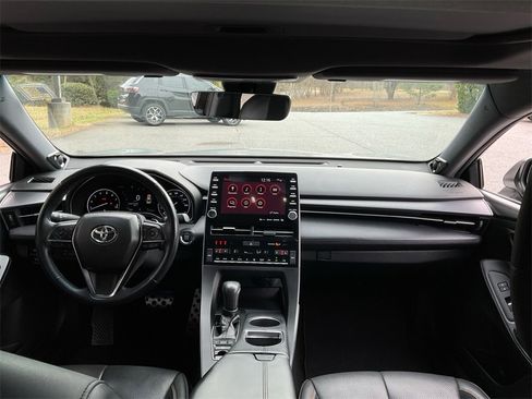 Used 2019 Toyota Avalon Touring image 18