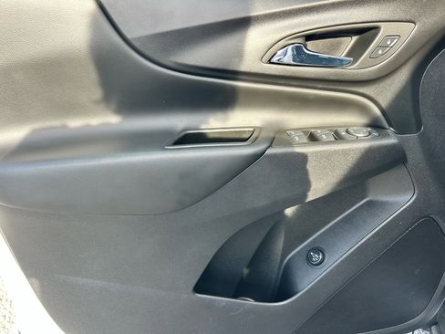 Used 2022 Chevrolet Equinox LT image 8