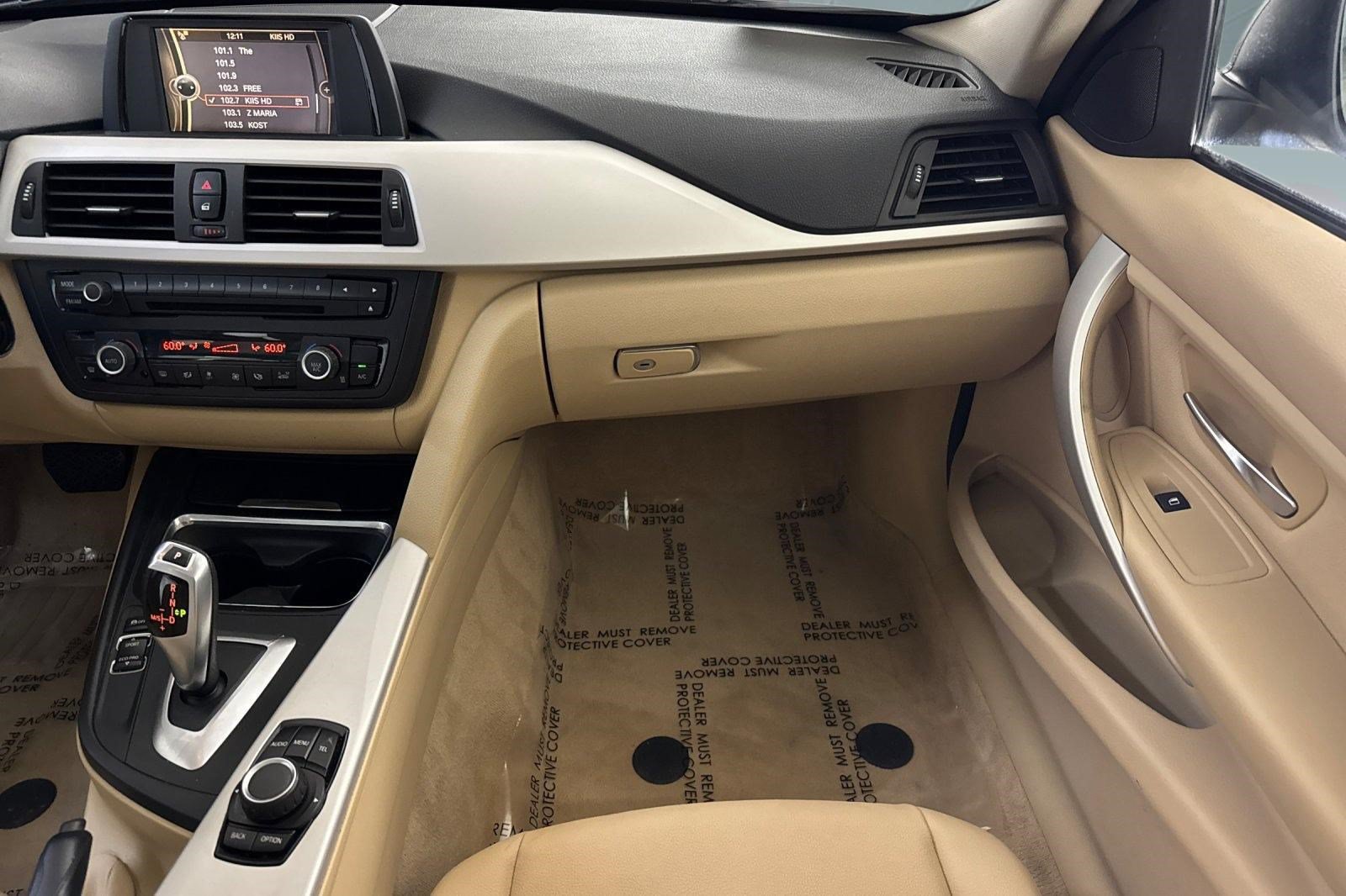 Used 2013 BMW 320i Sedan RWD image 30