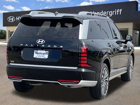 Used 2026 Hyundai Palisade Calligraphy FWD image 4