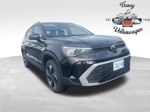 New 2025 Volkswagen Taos SE image 1