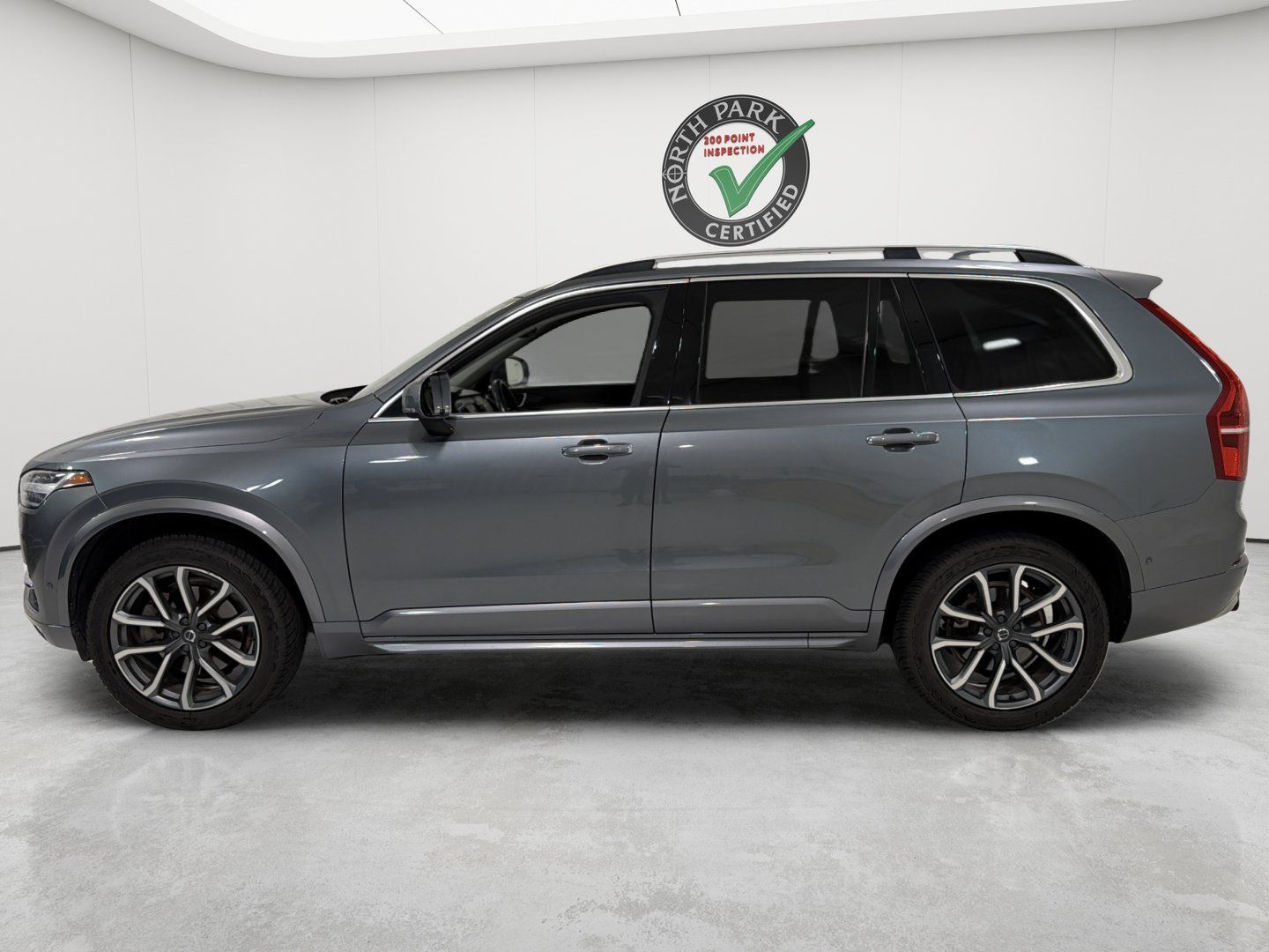 Used 2018 Volvo XC90 T5 Momentum w/ Convenience Package AWD/4WD image 2