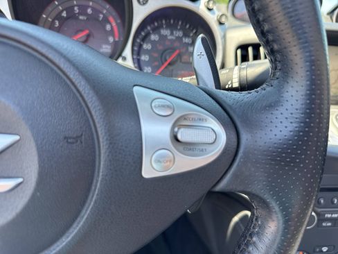 Used 2015 Nissan 370Z Touring RWD image 21