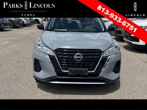 Used 2022 Nissan Kicks SV image 2