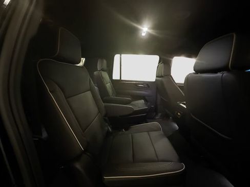 New 2025 Chevrolet Suburban Premier image 30