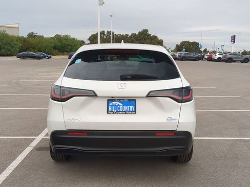 Certified 2025 Honda HR-V LX image 5