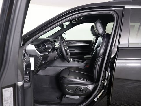 Used 2024 Jeep Grand Cherokee L Limited w/ Luxury Tech Group II image 34