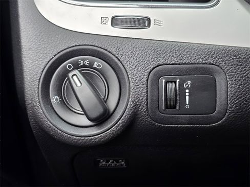 Used 2015 Dodge Journey American Value Package w/ Flexible Seating Group image 25