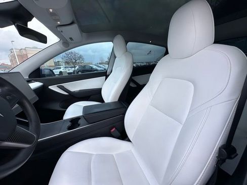 Used 2021 Tesla Model Y Long Range image 17