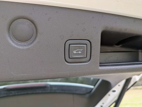 Used 2024 Chevrolet Equinox LT FWD image 14
