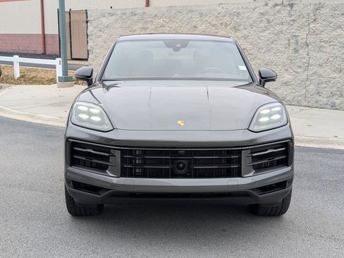 Certified 2025 Porsche Cayenne Coupe image 9