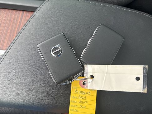 Used 2024 Volvo S60 B5 Plus image 25