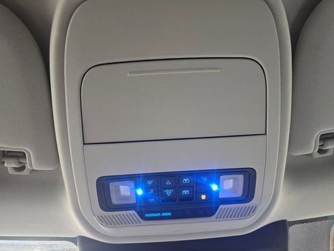 Used 2025 Ford Expedition Active AWD/4WD image 19