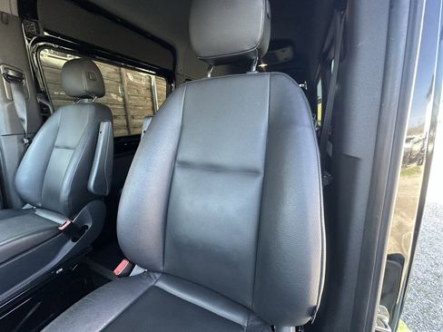 Used 2019 Mercedes-Benz Sprinter 2500 image 44