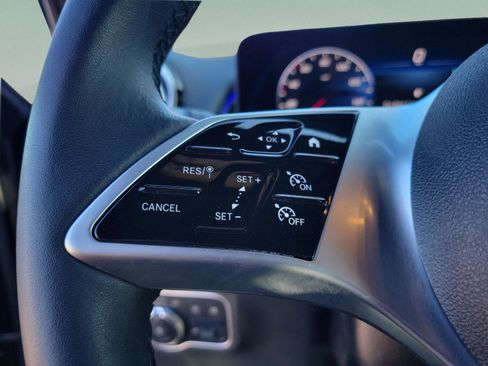 Certified 2025 Mercedes-Benz GLB 250 image 21