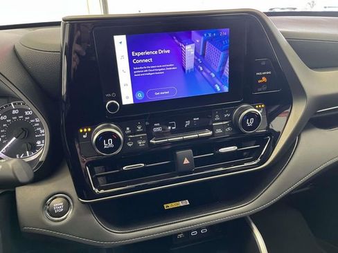 Used 2023 Toyota Highlander XLE image 22