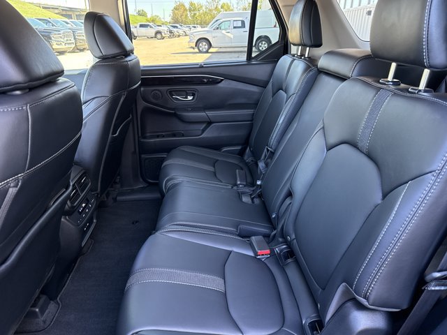 Used 2025 Honda Pilot EX-L image 6
