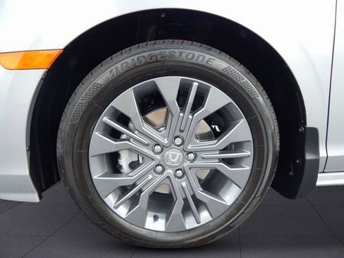 New 2026 Honda Odyssey Touring image 9