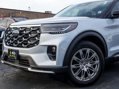 Certified 2026 Ford Explorer Platinum AWD/4WD image 2