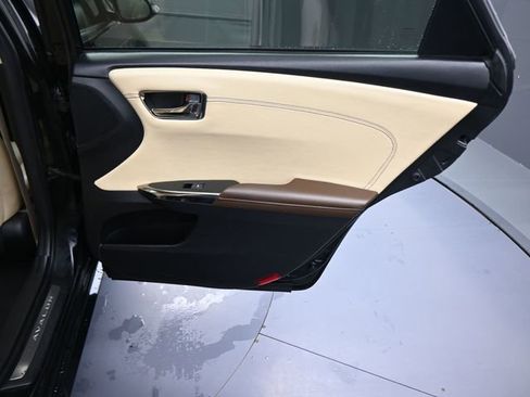 Used 2013 Toyota Avalon Limited image 10