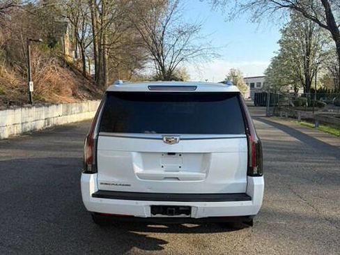 Used 2018 Cadillac Escalade Luxury image 8