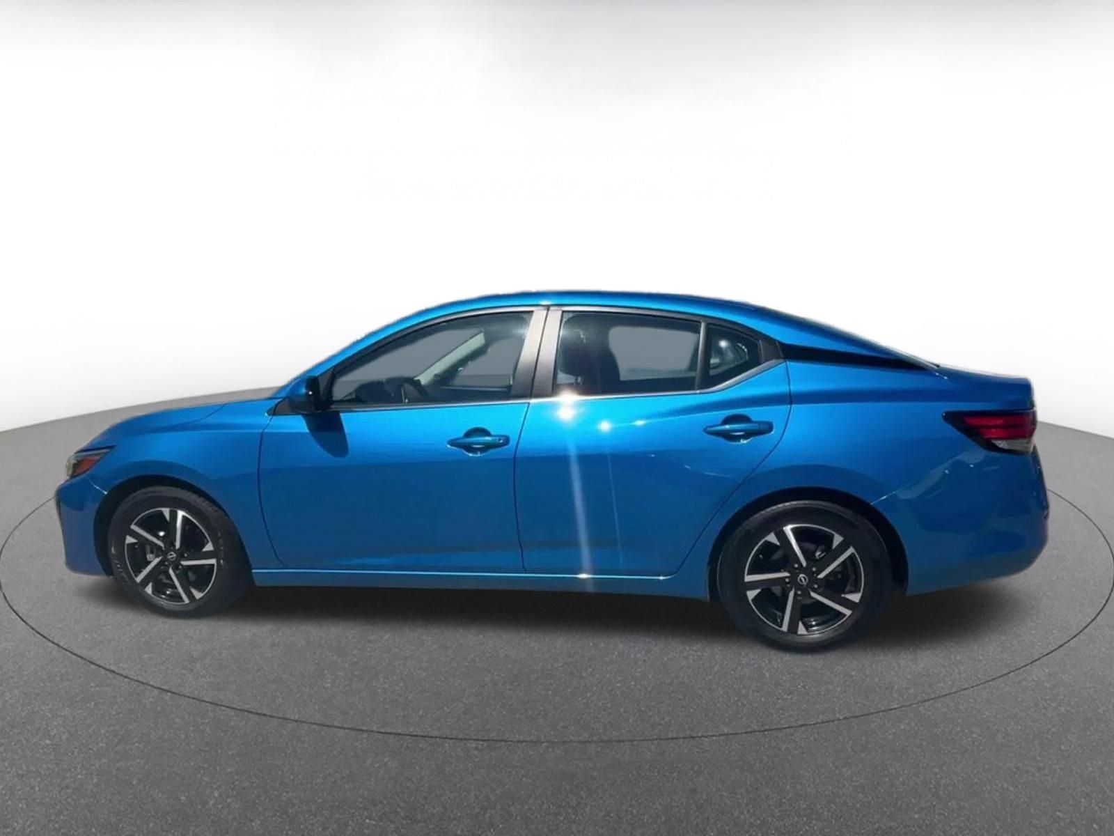 Used 2025 Nissan Sentra SV FWD image 8