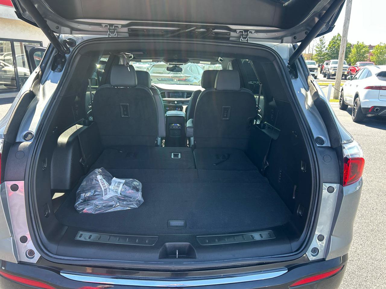 Used 2024 Buick Enclave Essence FWD image 12