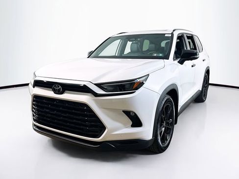 Used 2025 Toyota Grand Highlander AWD Hybrid image 3